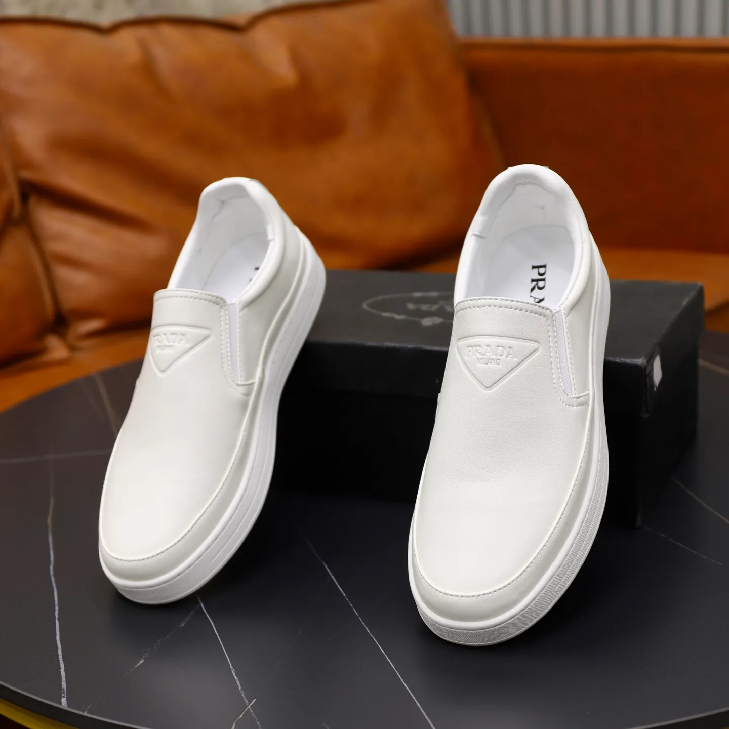 Ex-factory price: 420💰🙅‍♂️🙅‍♂️🙅‍♂️ Brand: PRADA Standard code: 38-44 (45 customized) Grade: Same as the official website Material: Original leather splicing, comfortable and breathable lining, original wear-resistant outsole Style category: Men's fashionable casual shoes, running shoes, noble luxury brand elements, top luxury Color: actual picture color